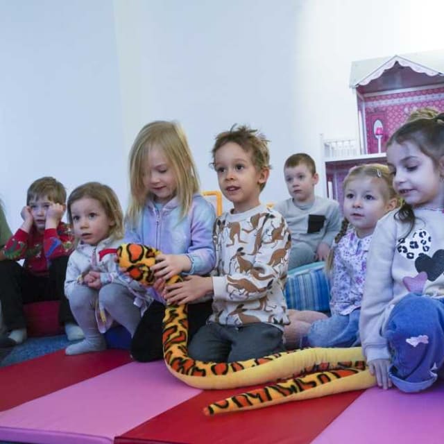 Zenegyerekeknek! Juhász Lacival