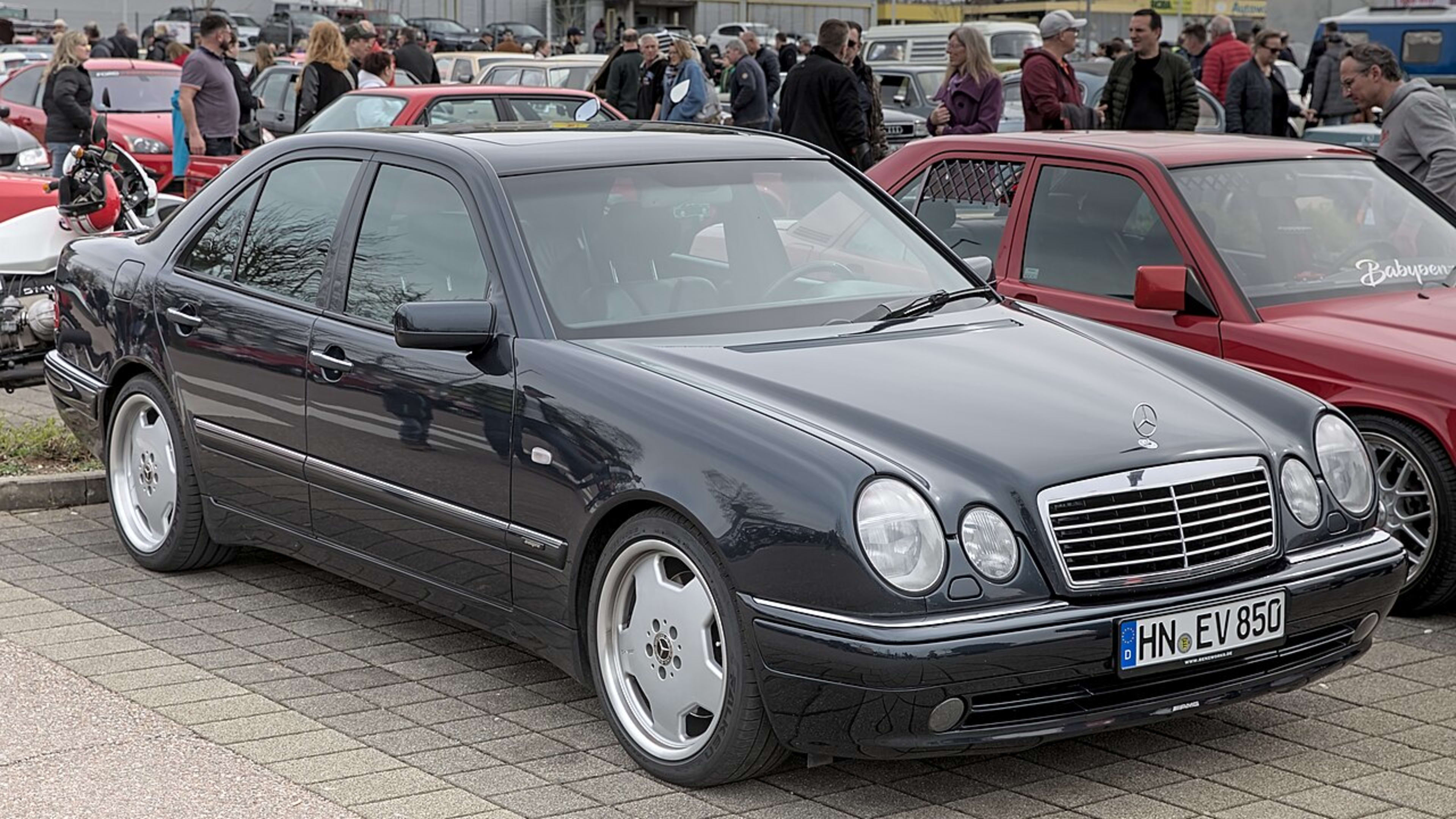 Mercedes-Benz E Serisi · W210 araç görünümü
