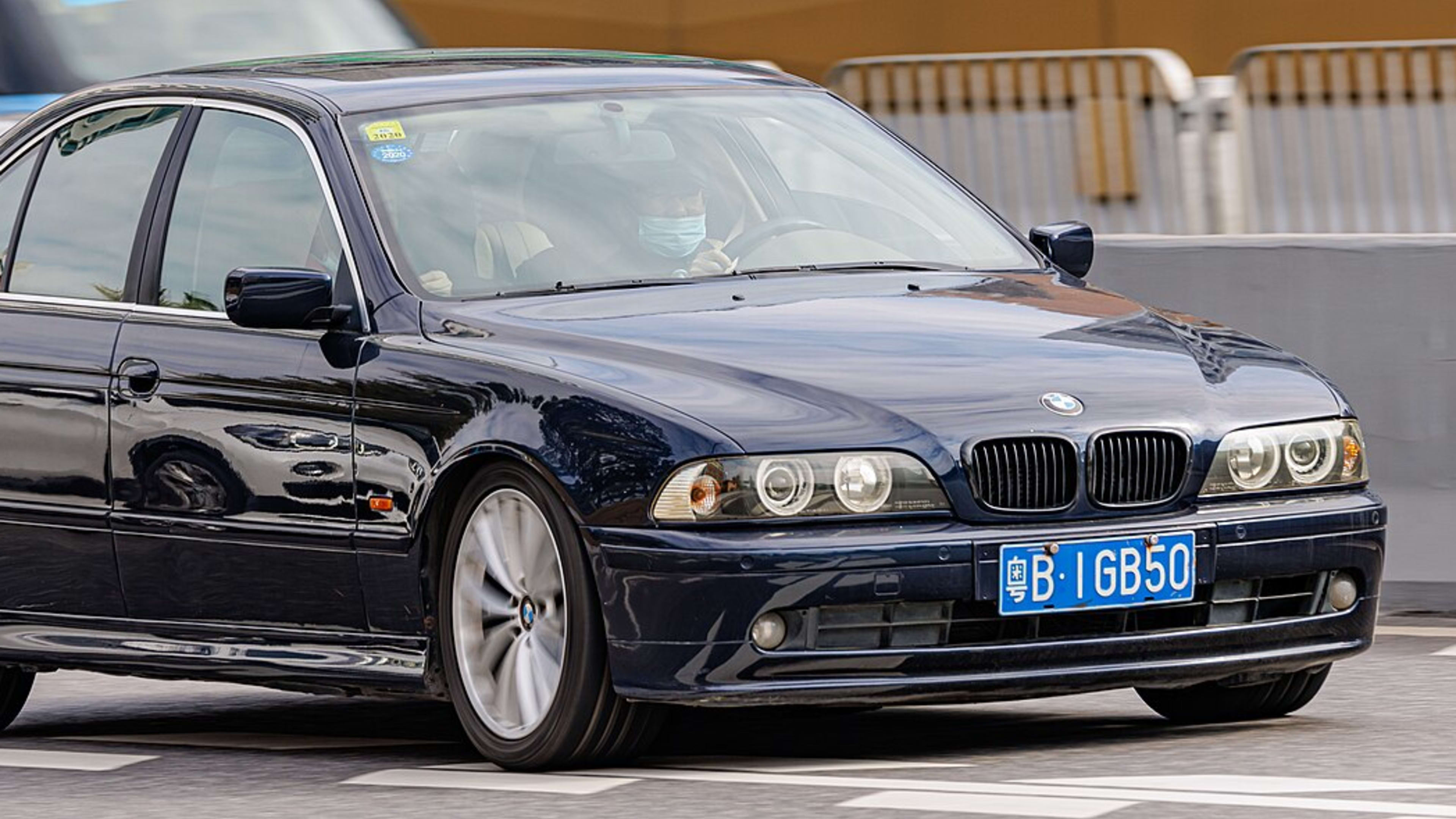 BMW 5 Series · E39 vehicle view