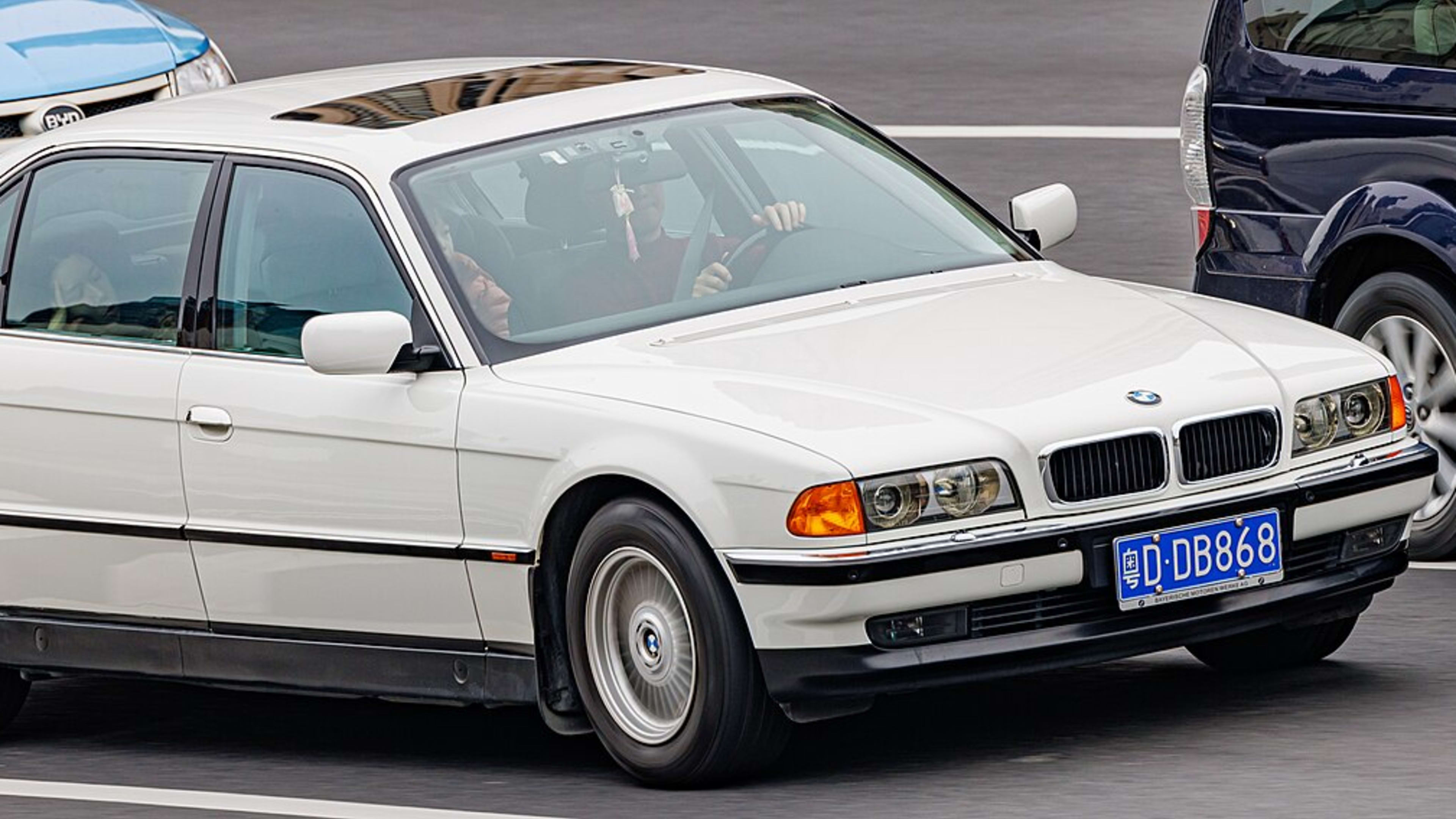 BMW 7 Series · E38 vehicle view