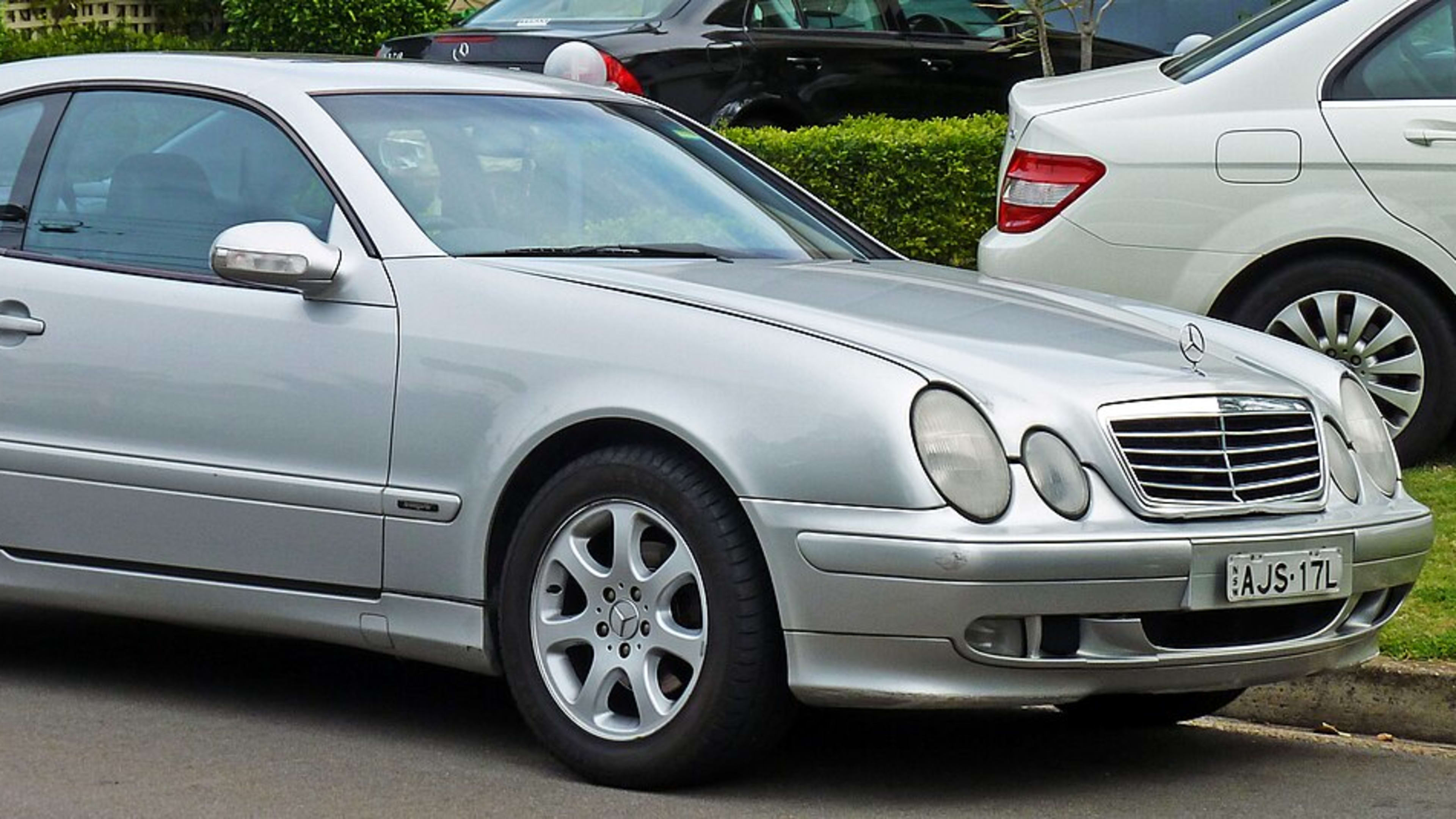 Mercedes-Benz CLK Coupé · C208 araç görünümü