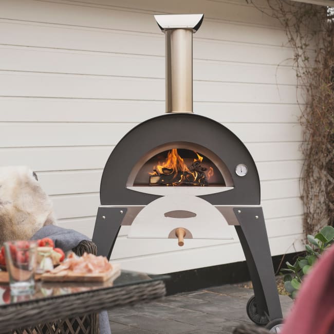 Vedfyrt pizzaovn test Vedfyrt pizzaovn test