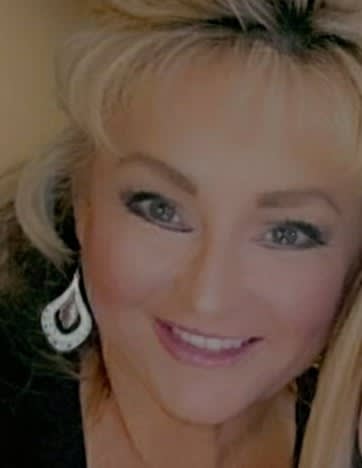 Author Julie Staal Avatar
