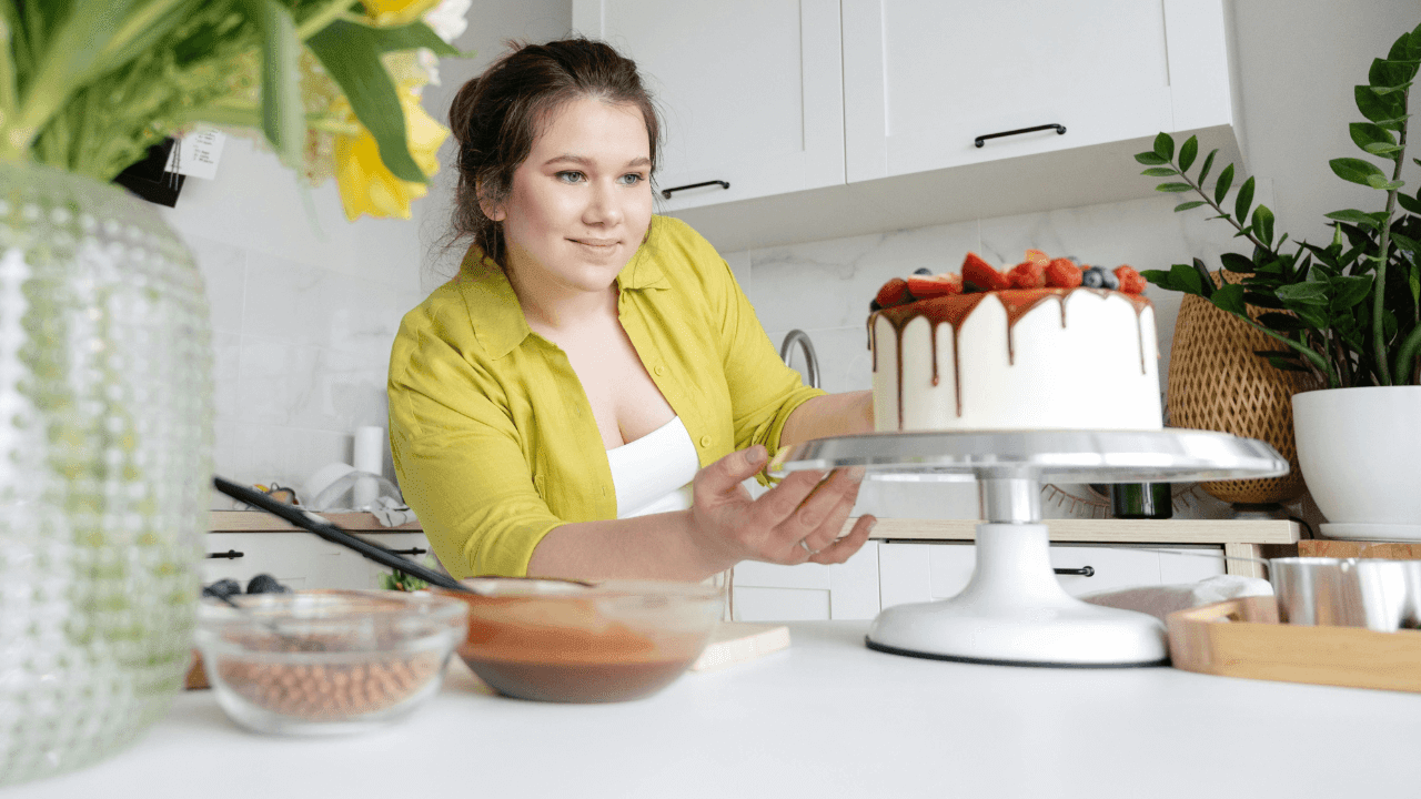 Cake Decorator