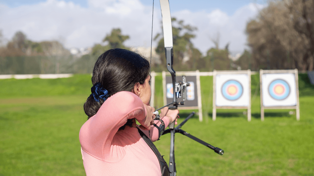 Expert Strategies for Targeting Facebook Groups with Ads