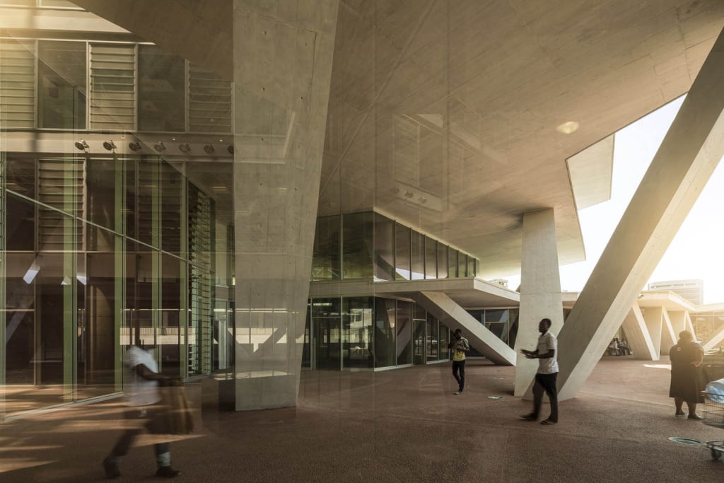 Building Obsession: One Airport Square, Airport City, Accra - Ghana. Image Source: Fernando Guerra | FG+SG