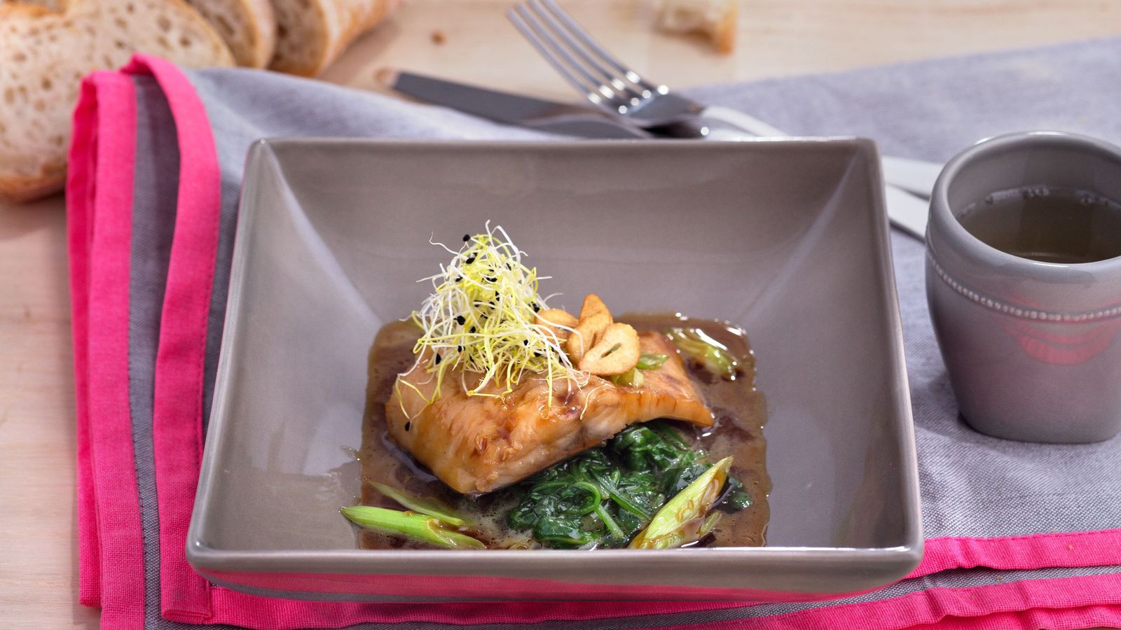 Carpa salteada con salsa de soja y ajo Carpa salteada con salsa de soja y ajo