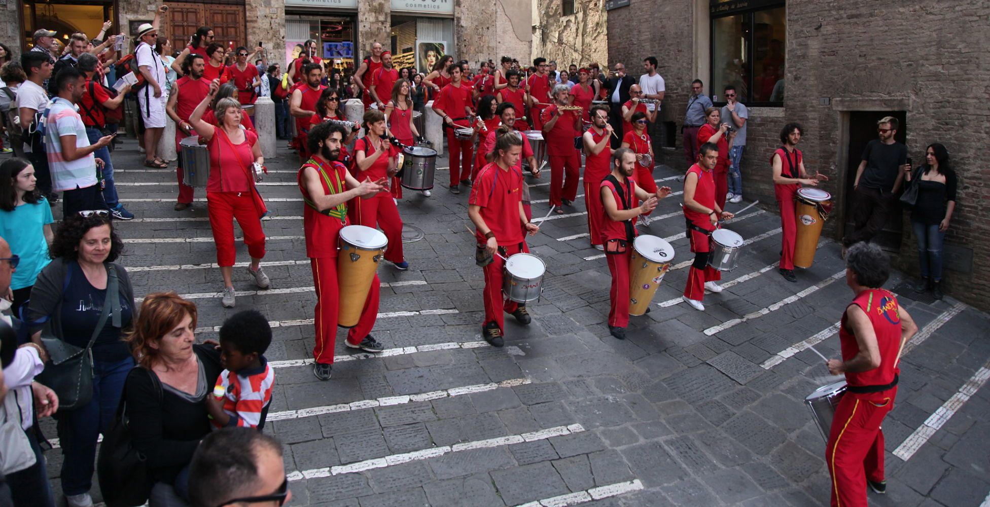 Incursione urbana straligut 363 opt 2