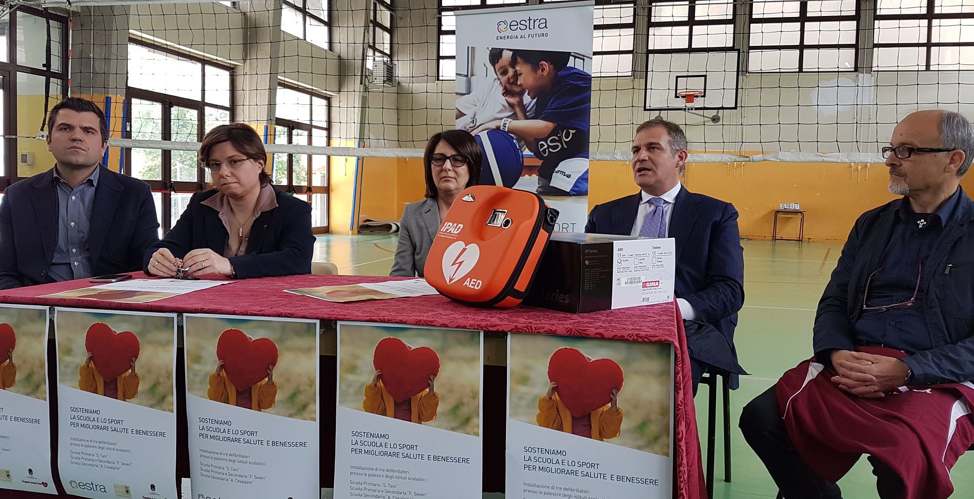 Defibrillatori donazione palestre comune di arezzo 01 opt gcttt5