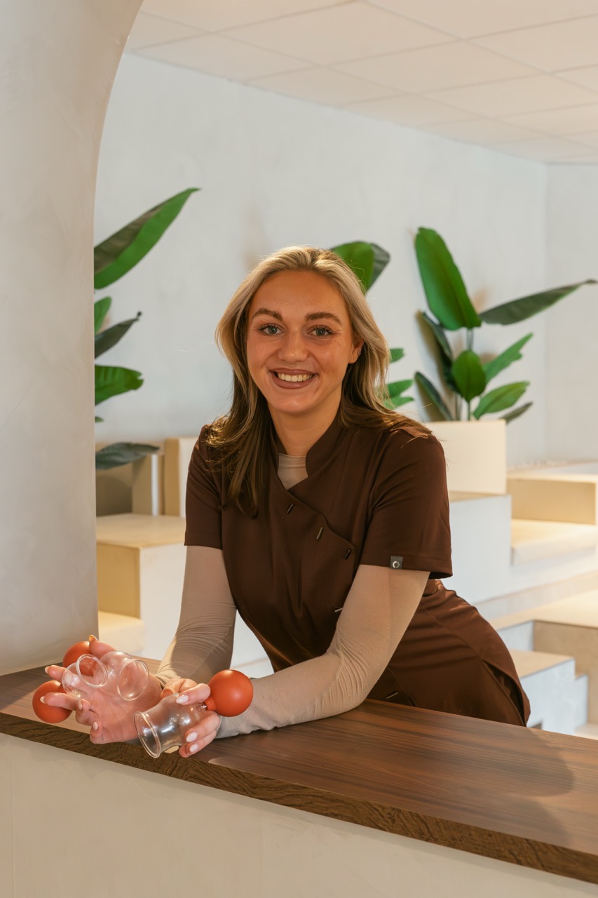 Larissa, beautician bij Nouveau Visage
