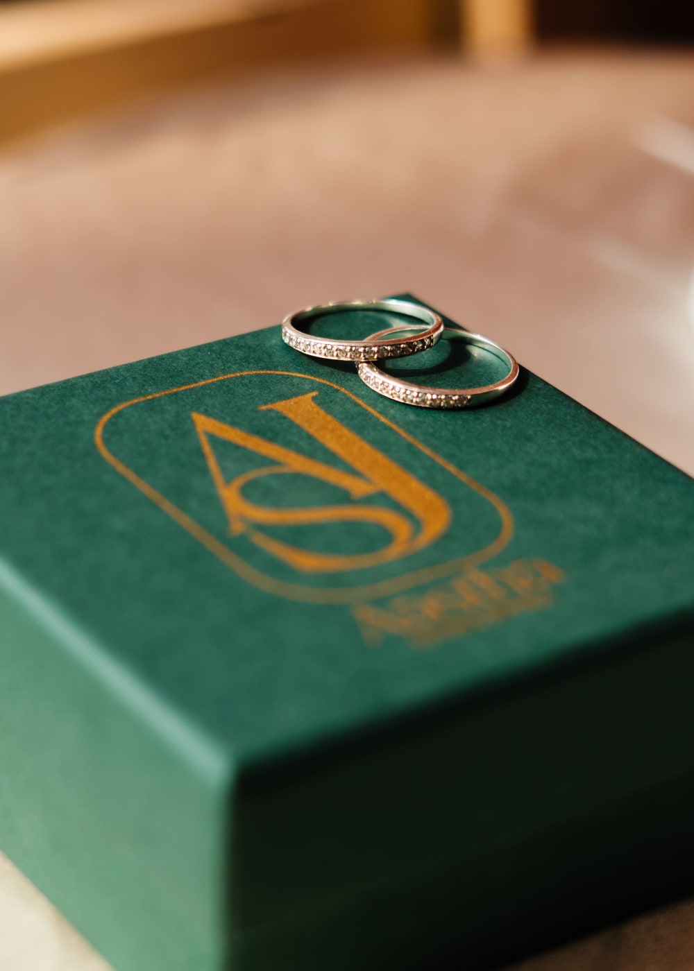 Infinity band ring