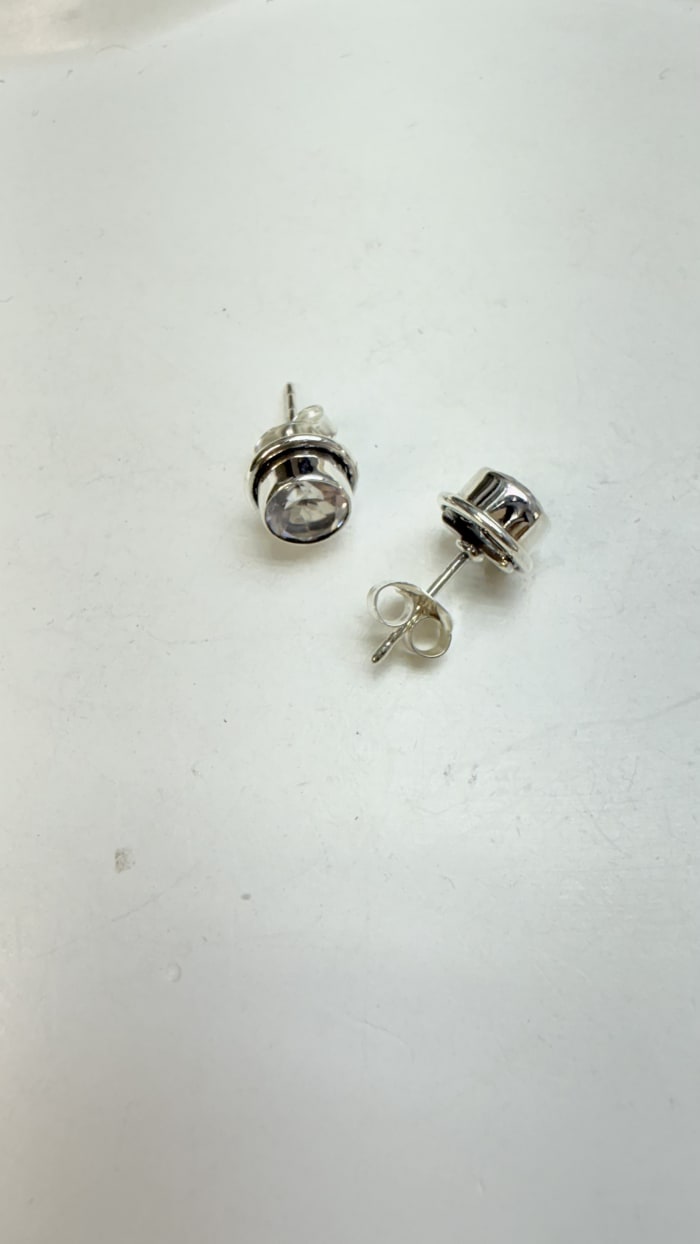 round studs with silver lining