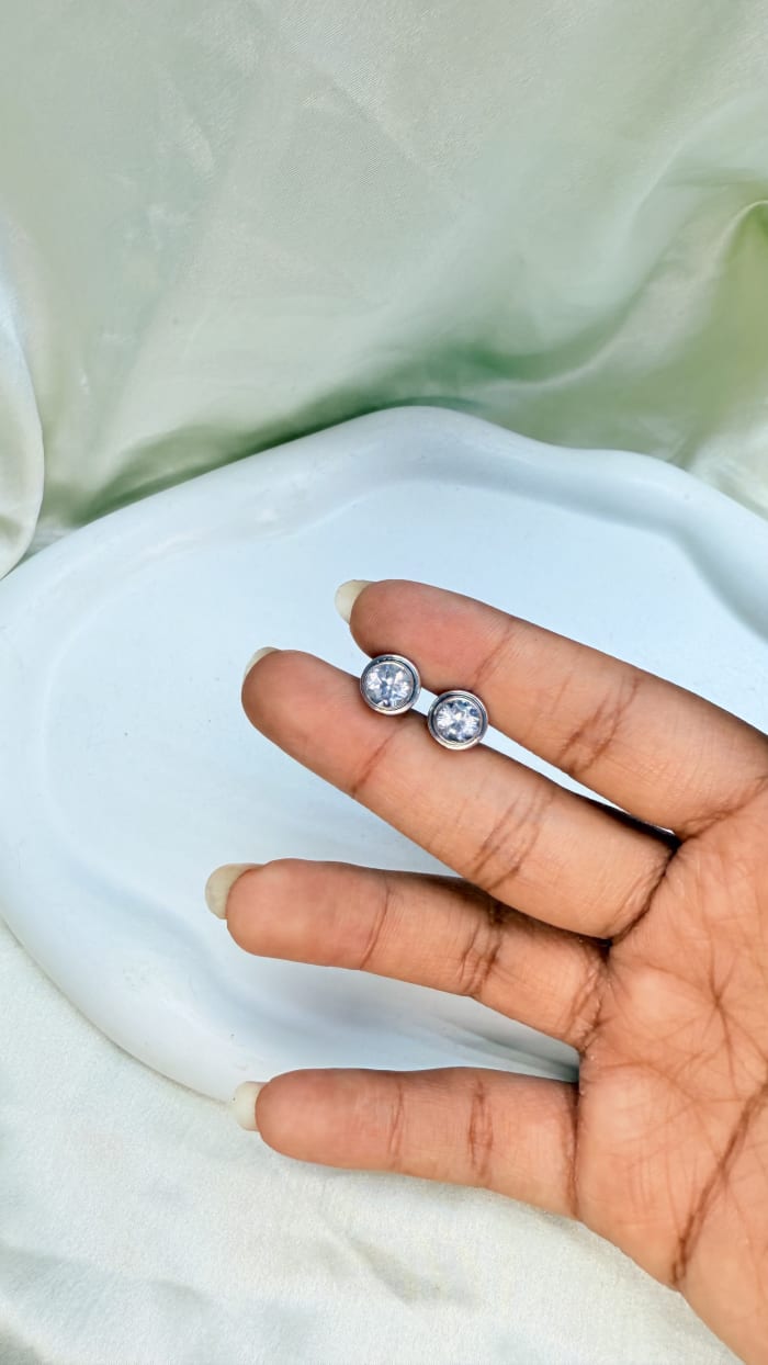 round studs with silver lining