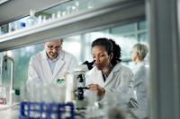 Better Growth Stock: CRISPR Therapeutics vs. Bluebird Bio
