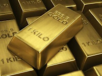 Gold eases as firmer dollar offsets support from bets on Fed pause