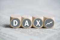 DAX Index, FTSE 100 Index, CAC 40 Index: Treading Carefully Amidst Mixed Market Signals