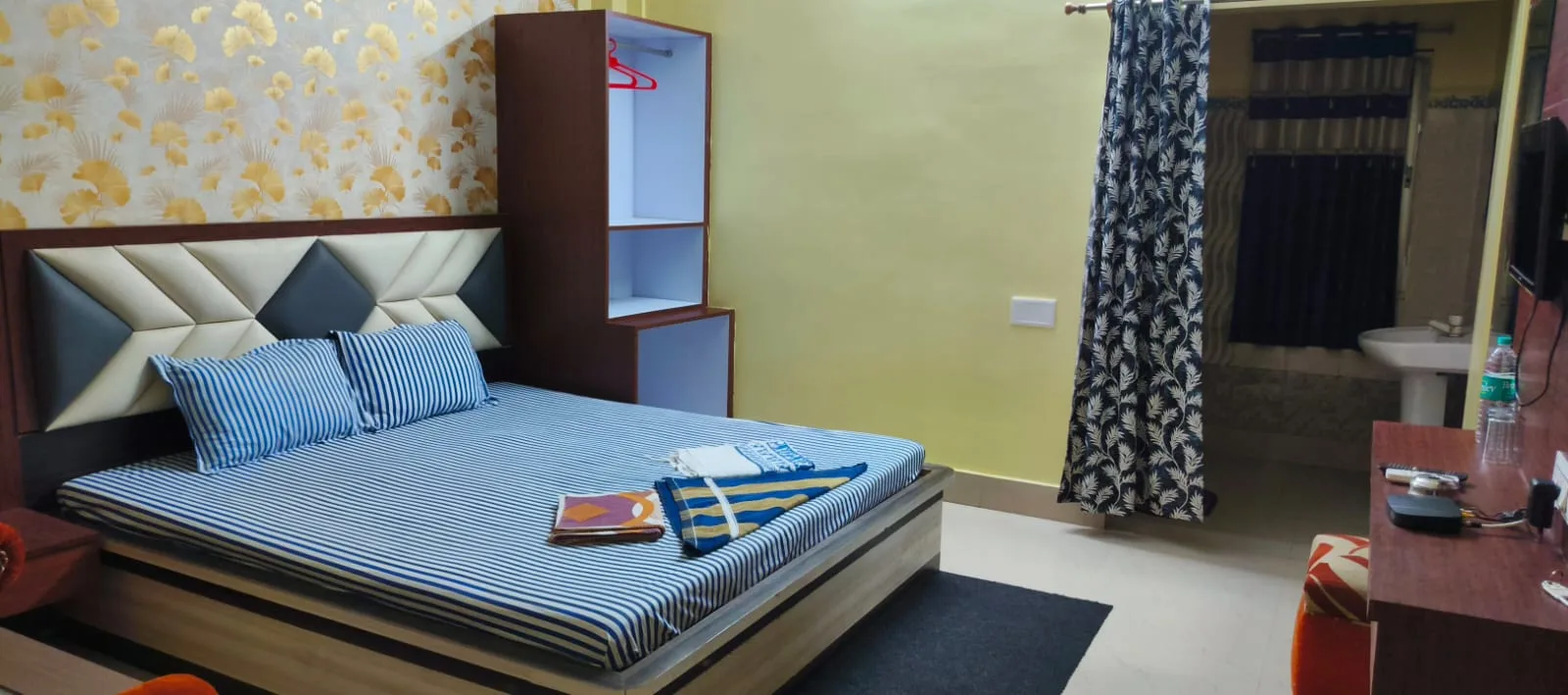 Deluxe twin occupancy ac room image 3