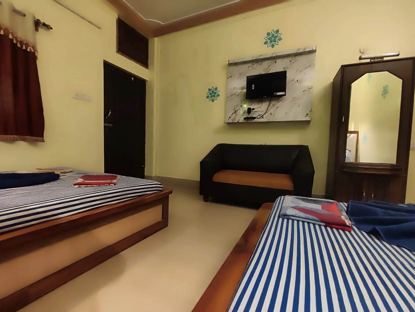 Four occupancy standard AC room image 1