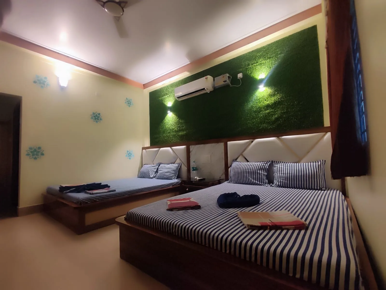 Four occupancy standard AC room image 3