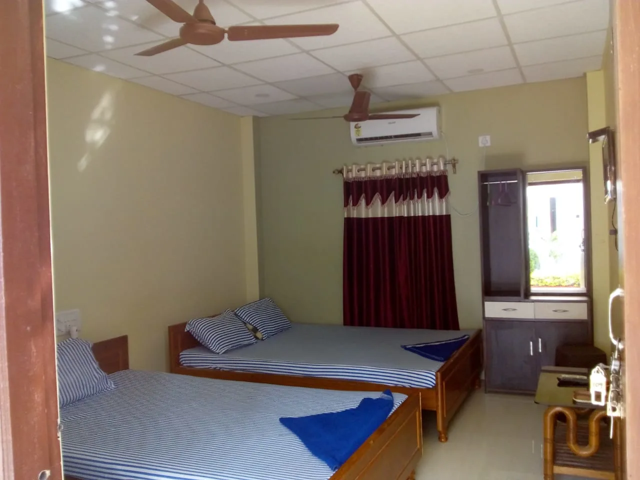 Triple occupancy standard AC room image 2