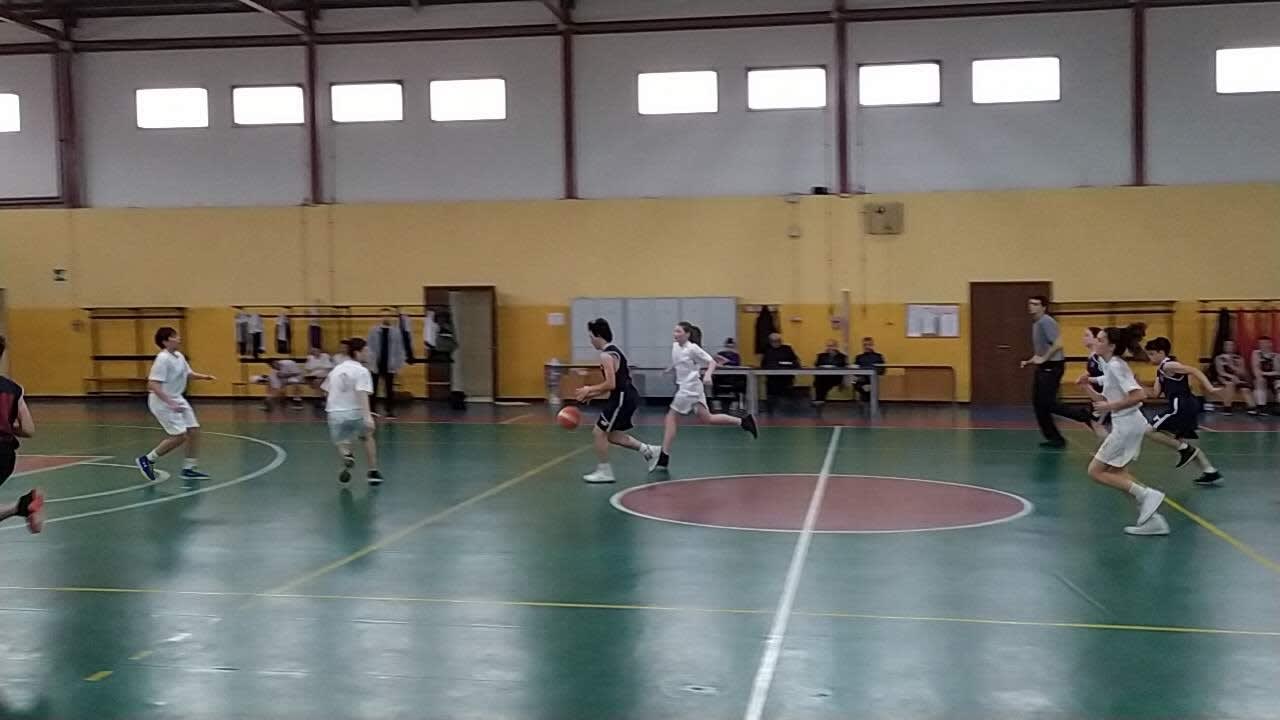 Eugenio vola a basket