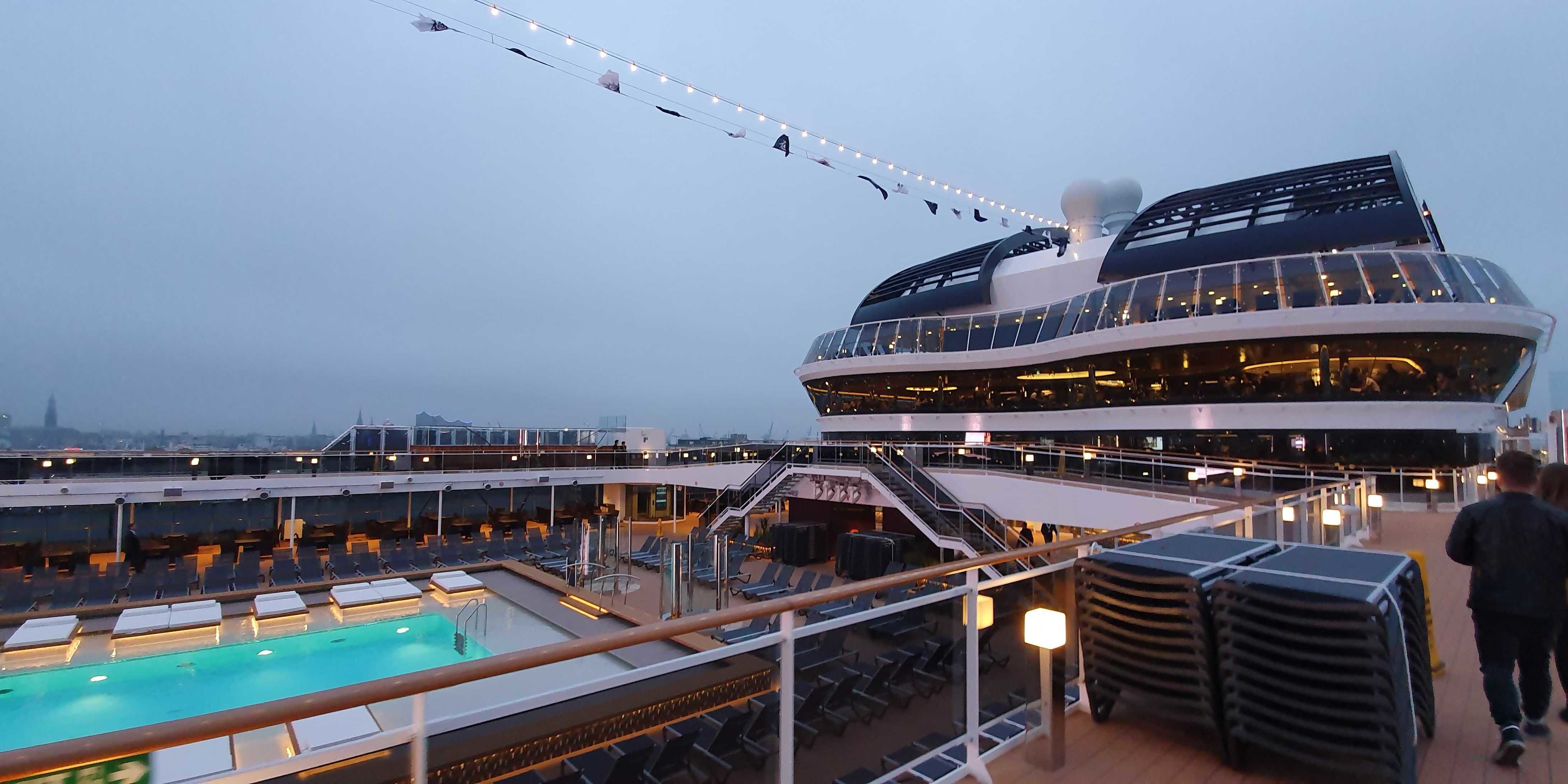 Pool-Deck der MSC Grandiosa