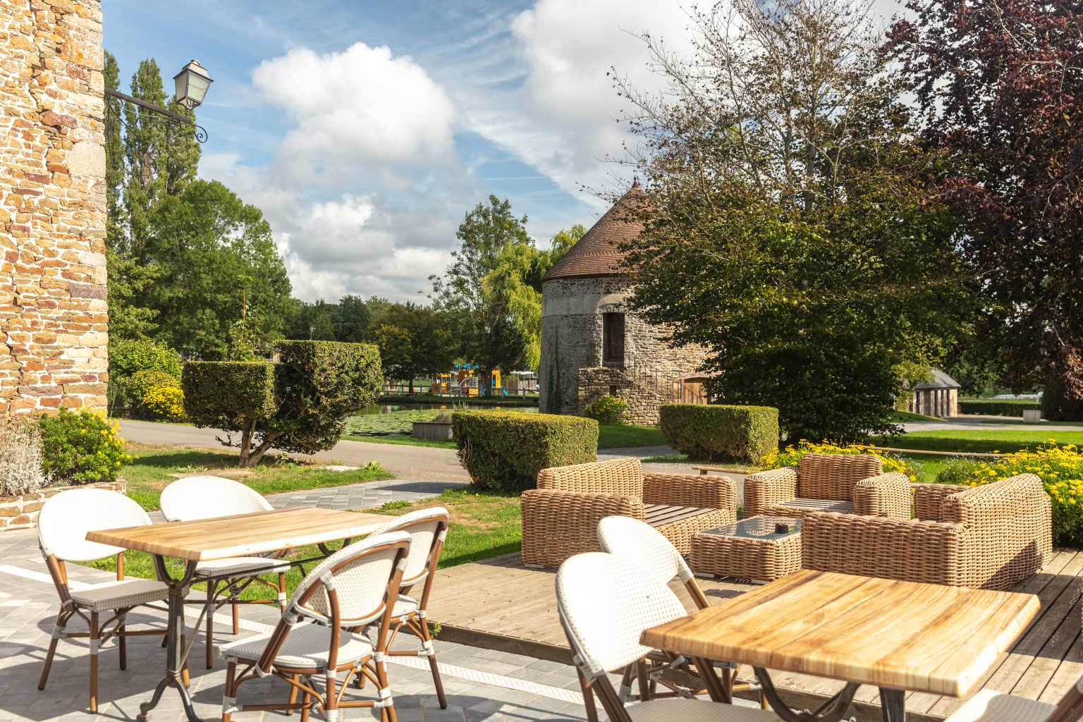 Chateau Lez Eaux, campsite, st pair sur mer, normandy, bar terrace