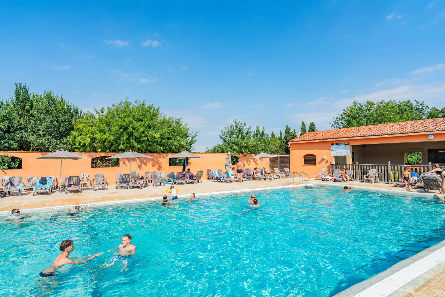 Kids activities at Ma Prairie, Roussillon, France