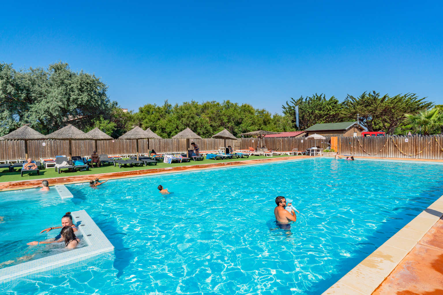 Swimming in the outdoor pool, sitting on the jacuzzi bubbling benches at la Palmeraie campsite, Roussillon