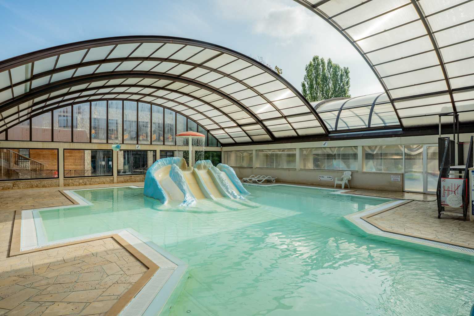 Berny Riviere, la croix du vieux pont, campsite, Paris, pools