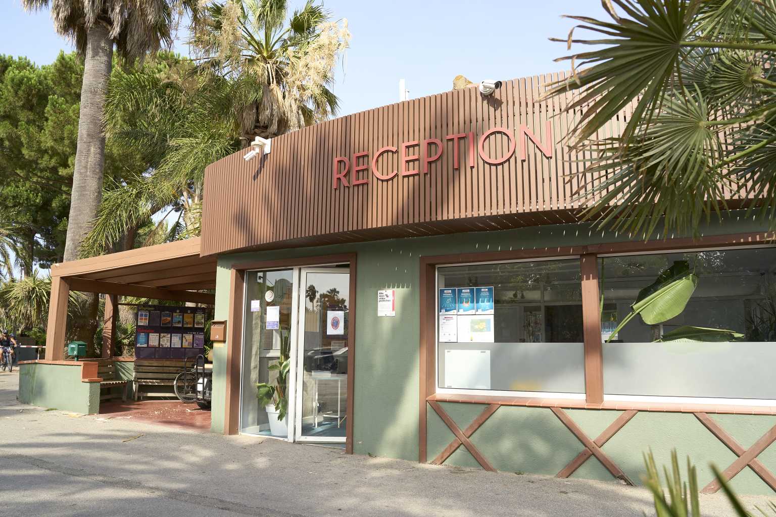 Exterior photo of the main reception building of Hippocampe, Roussillon