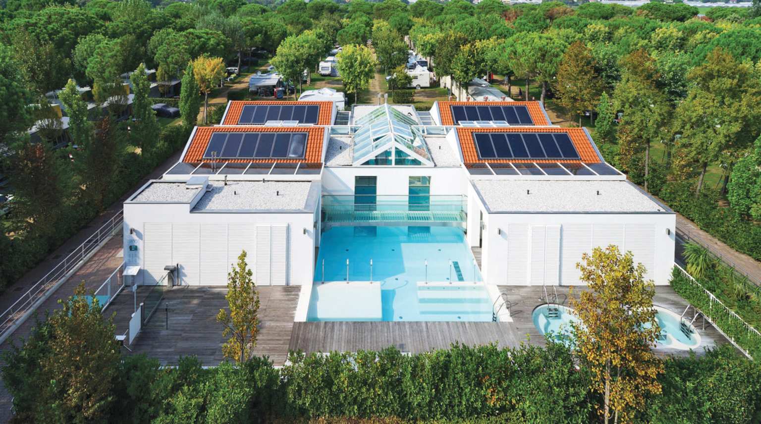 Solarpaneele auf dem Spa im Union Lido Park