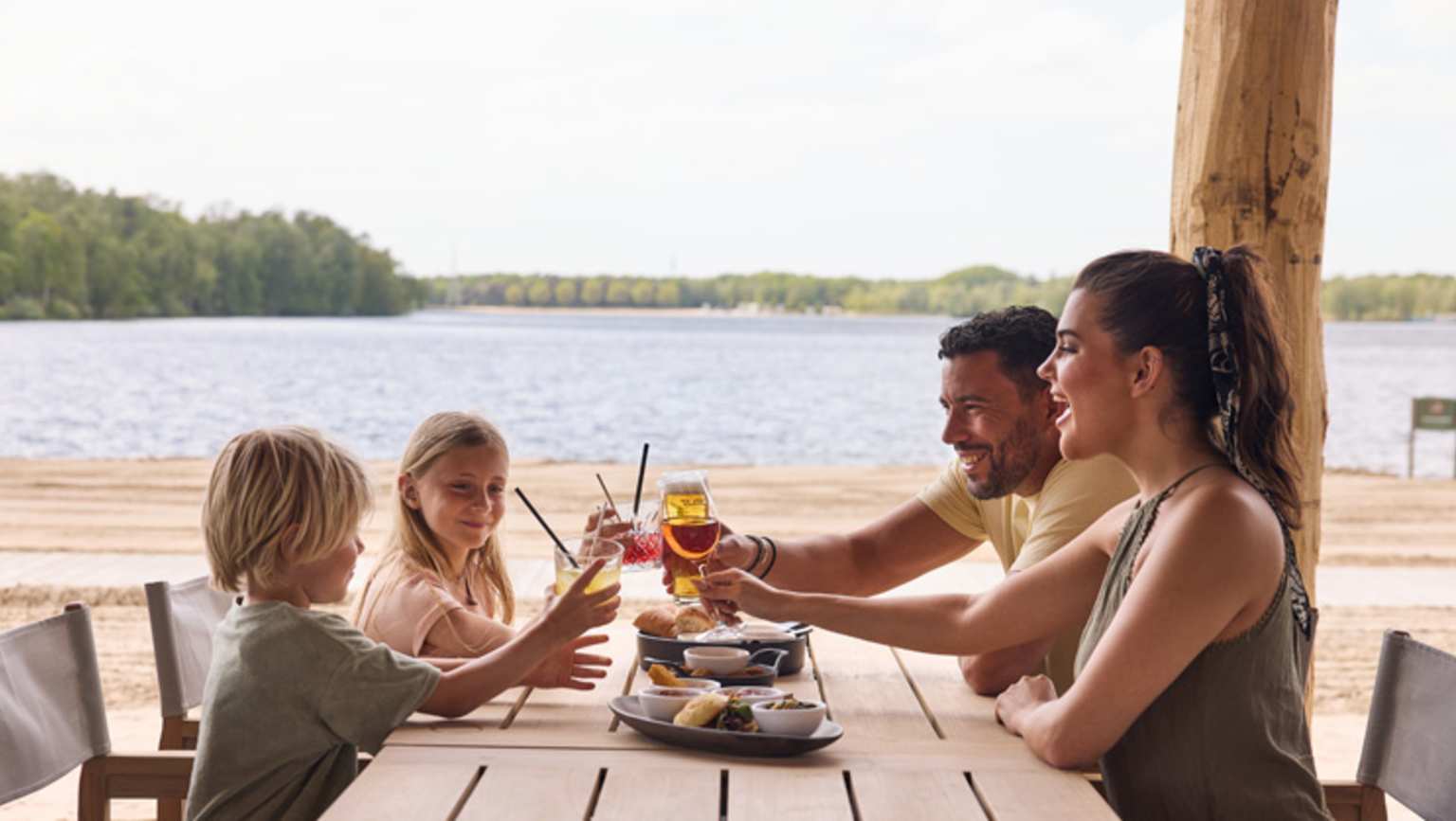 Lake Resort Beekse Bergen, Hilvarenbeek, Netherlands, campsite, restaurant, dining facilities