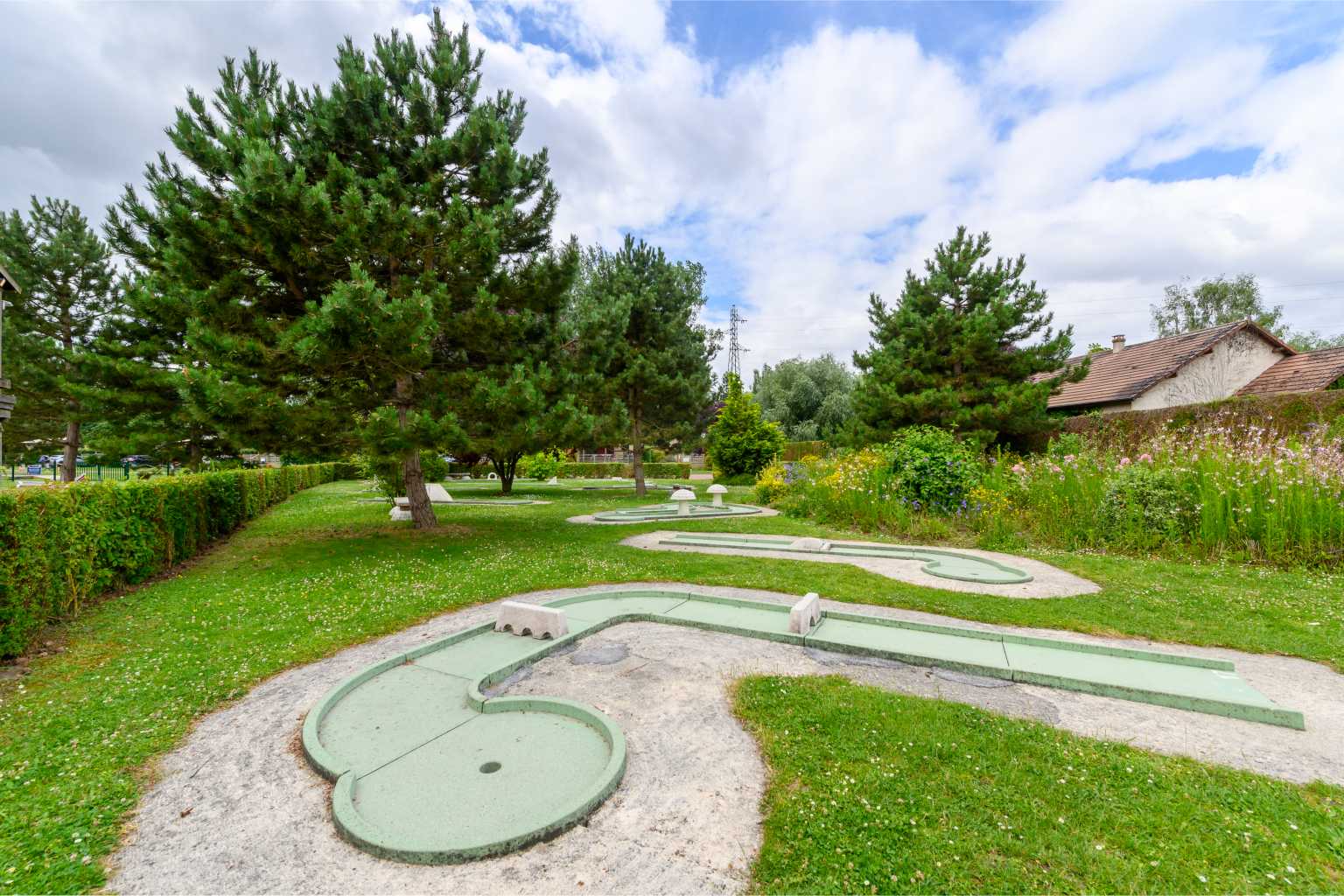Berny Riviere, la croix du vieux pont, campsite, Paris, mini golf