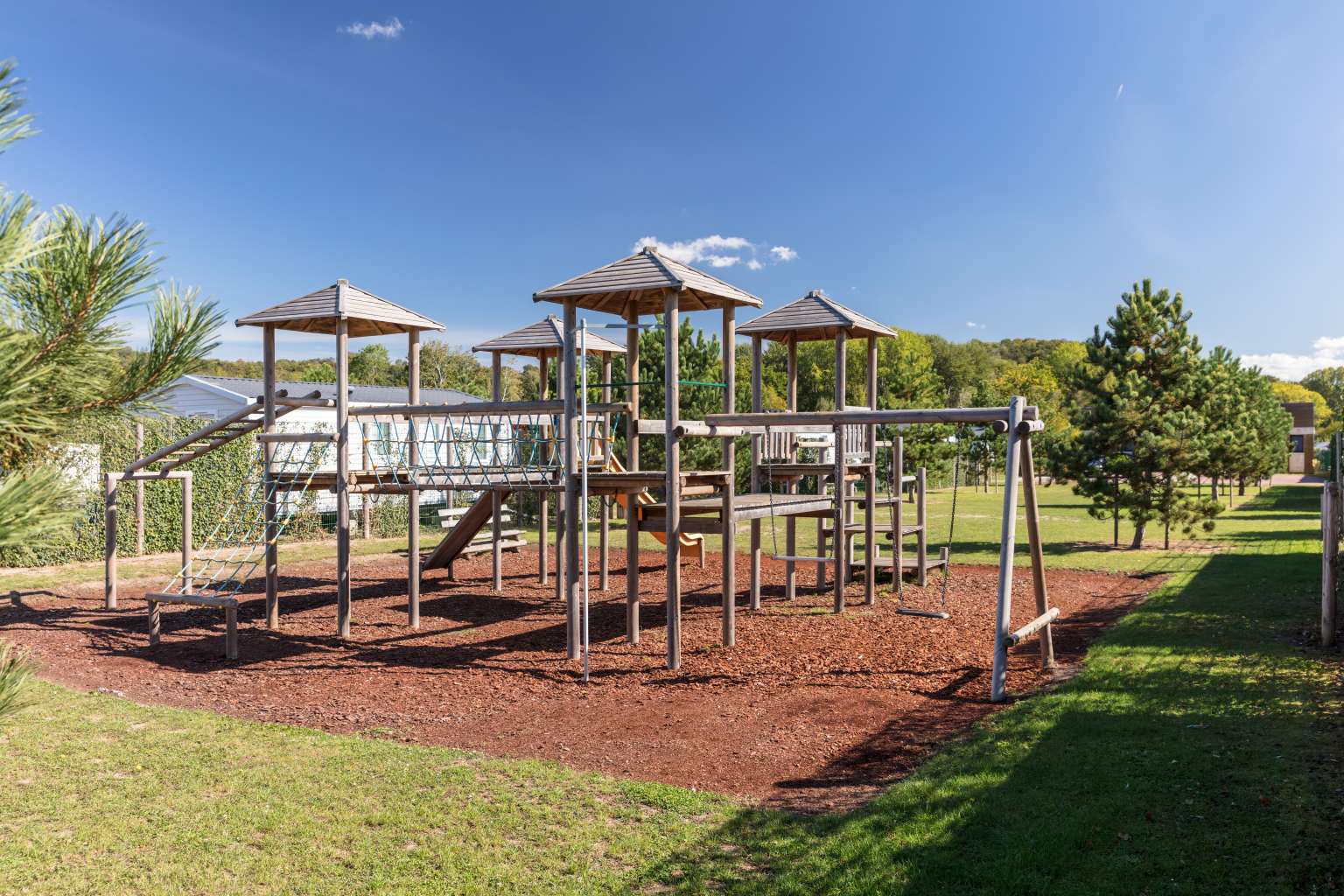 Berny Riviere, la croix du vieux pont, campsite, Paris, accommodation, self catering, chalet, lodge 10 people