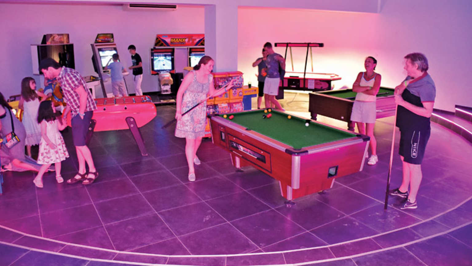 La Baume, campsite, frejus, riviera, games room