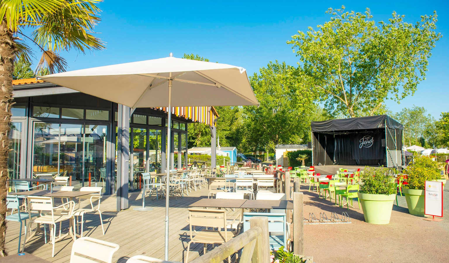 Le Jard, bar, restaurant, terrace