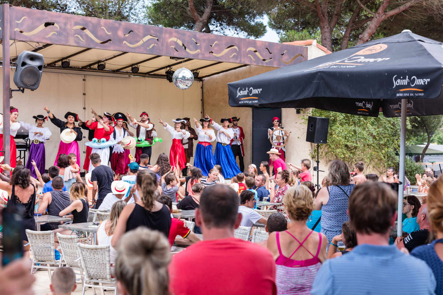 Le Sainte Marie, evening entertainment