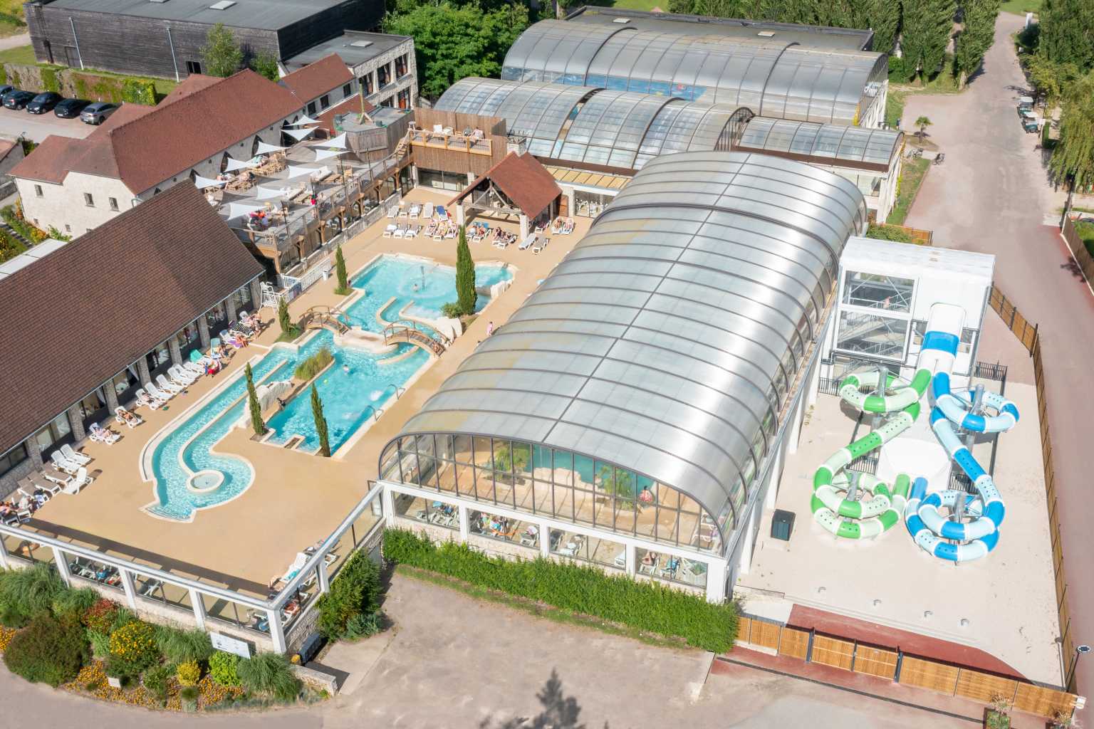 Berny Riviere, la croix du vieux pont, campsite, Paris, pools