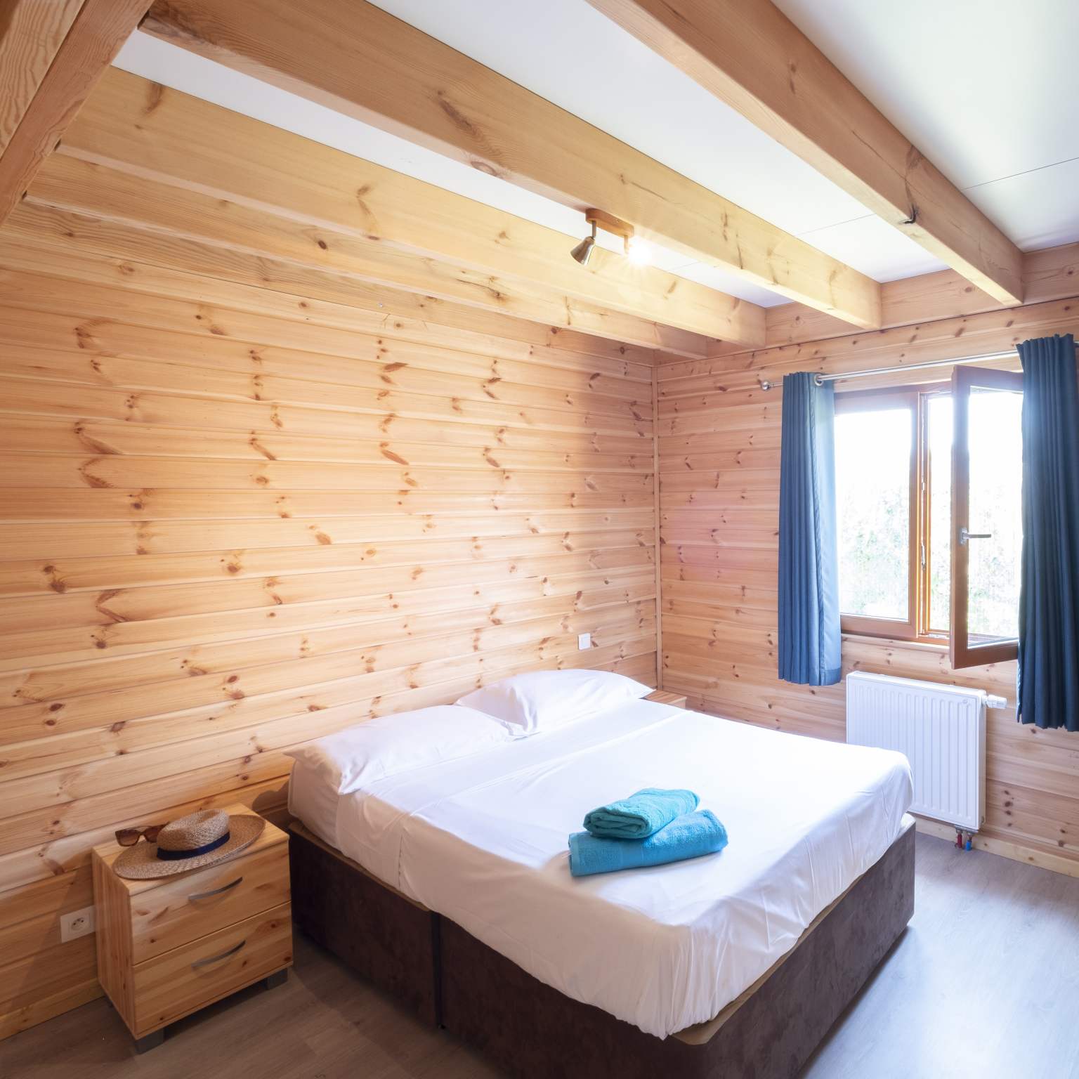 Deckhouse bedroom