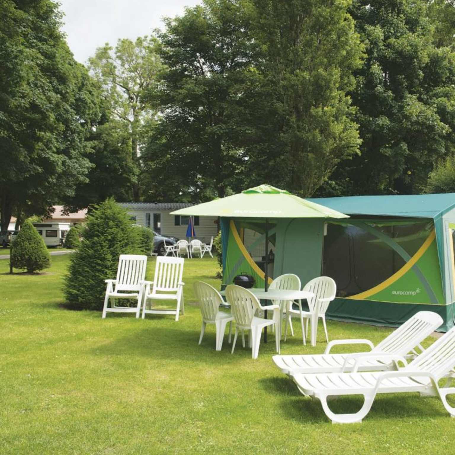 Classic Tent wraz z meblami ogrodowymi