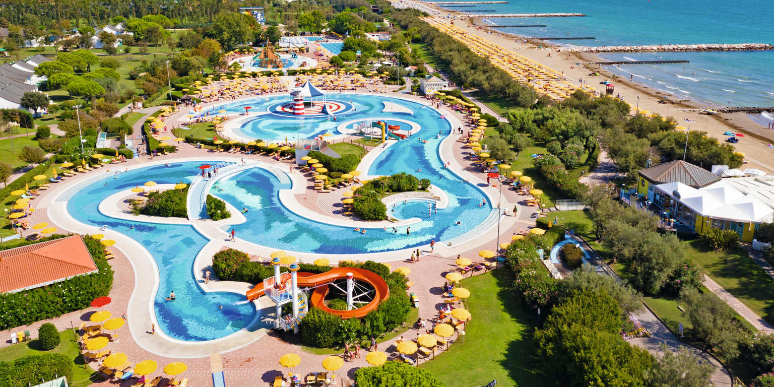 Pra delle Torri, Pool, view over beach