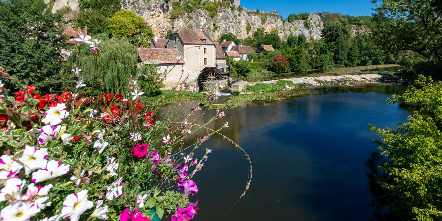 The village of Angles-sur-l'Anglin