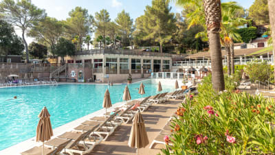 Holiday Green Village Plus | Riviera | Eurocamp