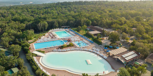 hu-montescudaio-village-cecina-tuscany-eurocamp
