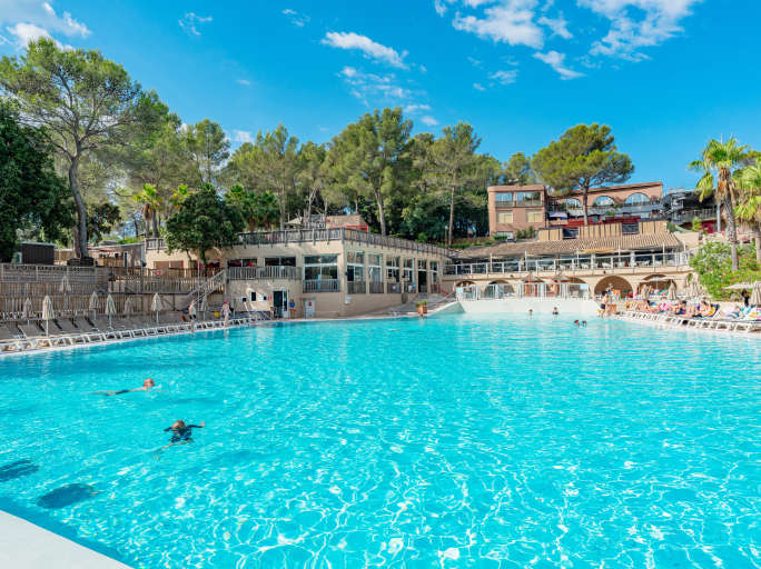 Holiday Green Resort & Spa in Fréjus, waterpark met glijbanen