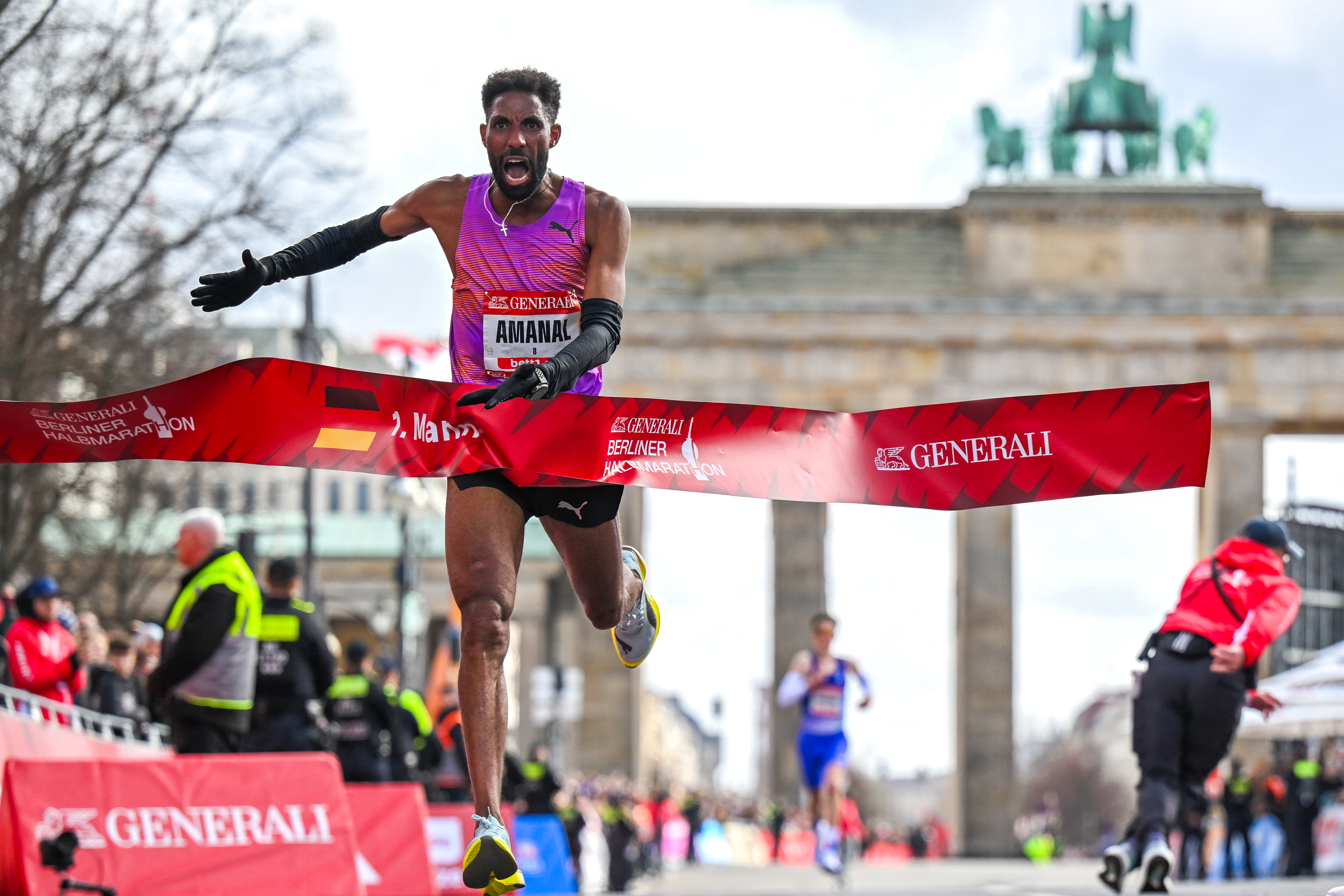 German Runner Smashes National Record in Berlin - Image 2