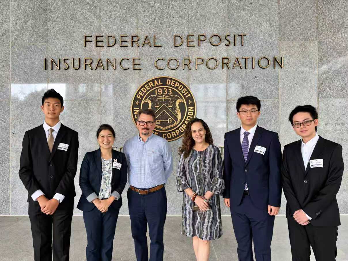 FinMentor Presents at FDIC Headquarters