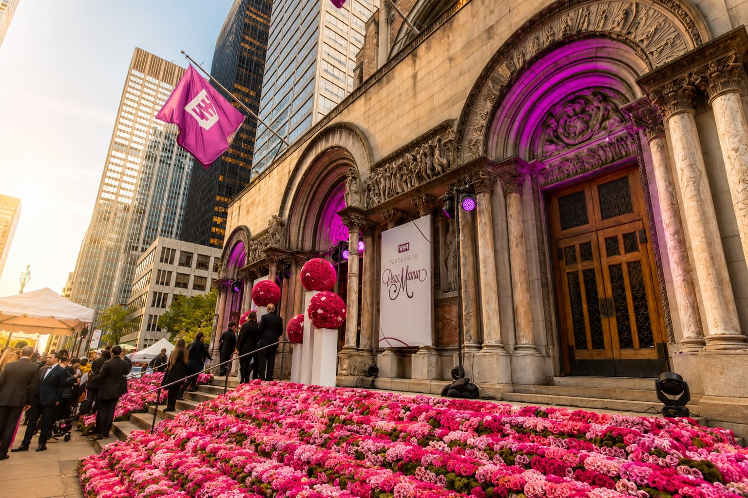 VH1 Floral Wonderland gala — 68,000 roses in the reception area