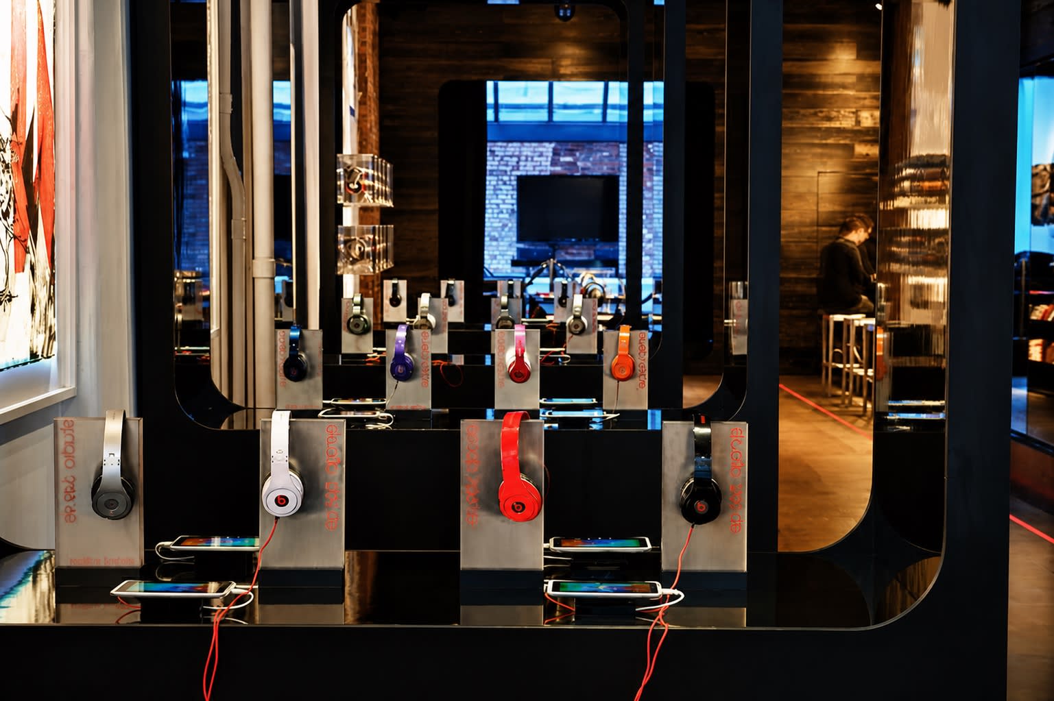 Beats pop-up store in New York — interior display
